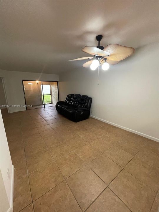 For Rent: $1,950 (2 beds, 2 baths, 970 Square Feet)