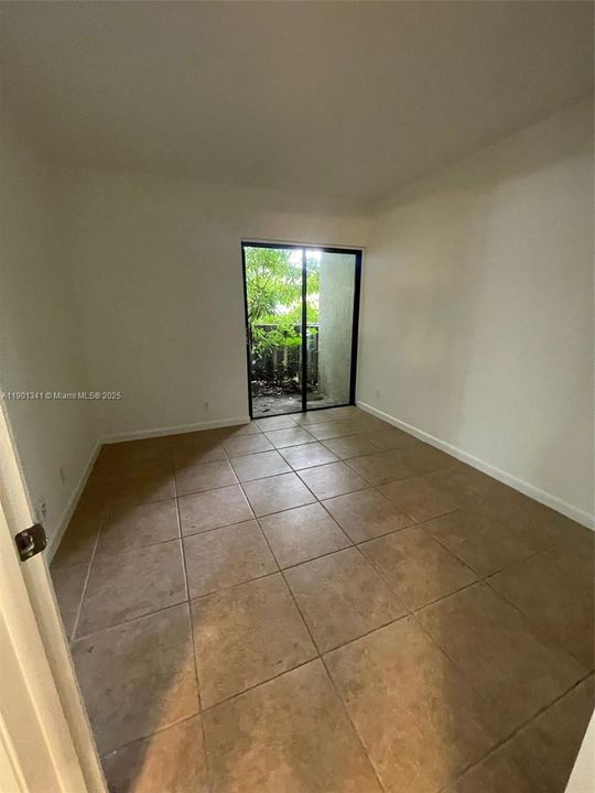 For Rent: $1,950 (2 beds, 2 baths, 970 Square Feet)