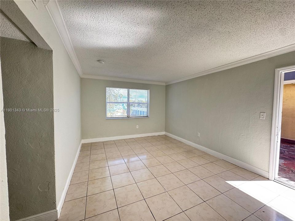 Activo con contrato: $1,650 (2 camas, 1 baños, 829 Pies cuadrados)