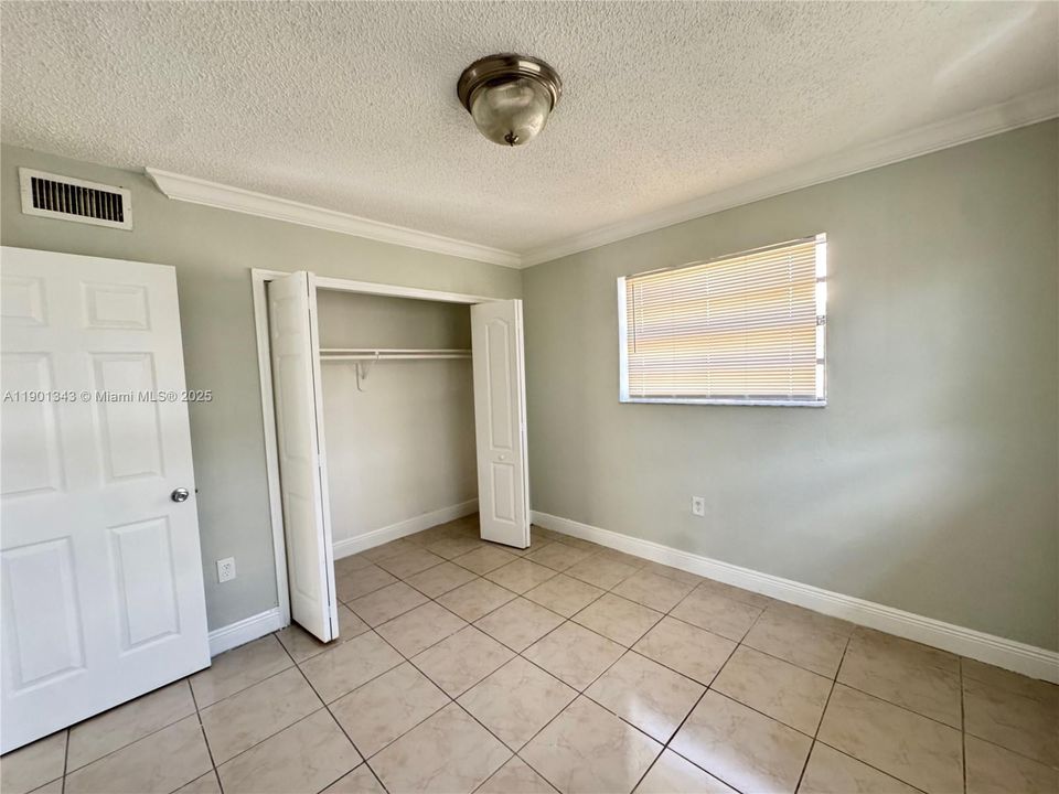 Activo con contrato: $1,650 (2 camas, 1 baños, 829 Pies cuadrados)