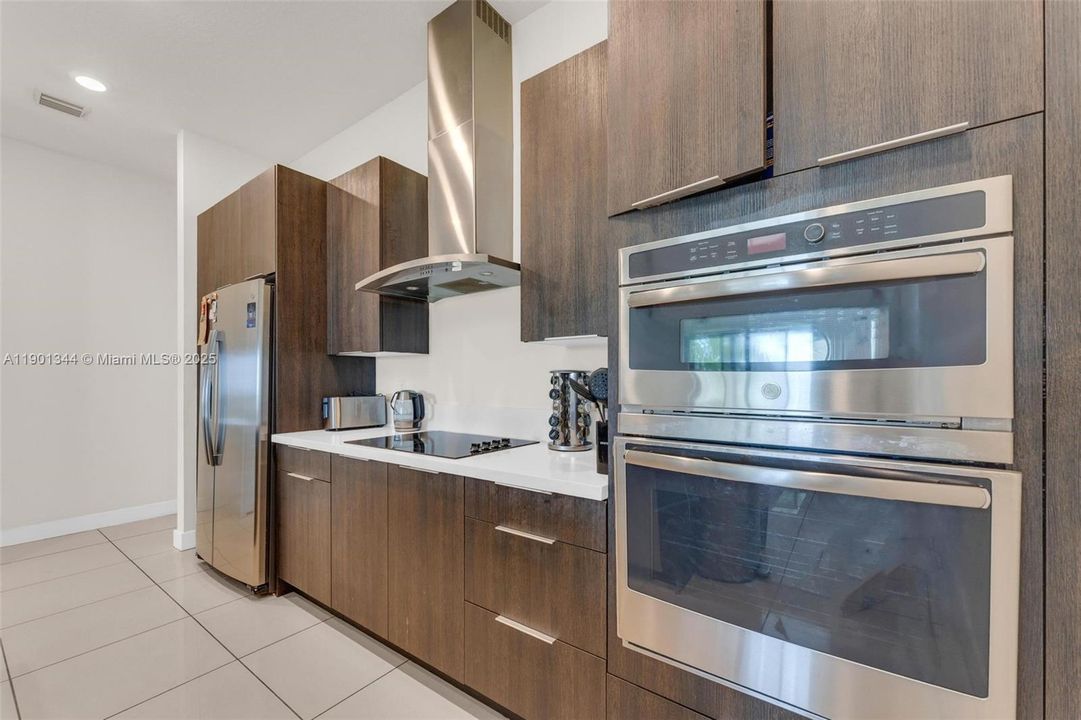 待售: $1,350,000 (5 贝兹, 3 浴室, 3050 平方英尺)