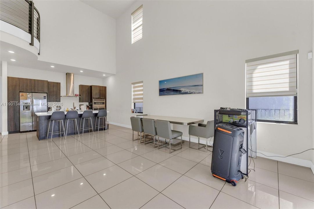 待售: $1,350,000 (5 贝兹, 3 浴室, 3050 平方英尺)