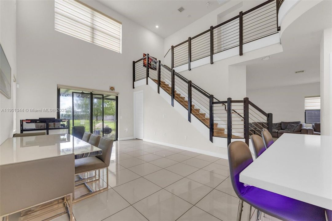 待售: $1,350,000 (5 贝兹, 3 浴室, 3050 平方英尺)