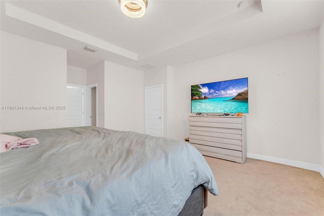 待售: $1,350,000 (5 贝兹, 3 浴室, 3050 平方英尺)