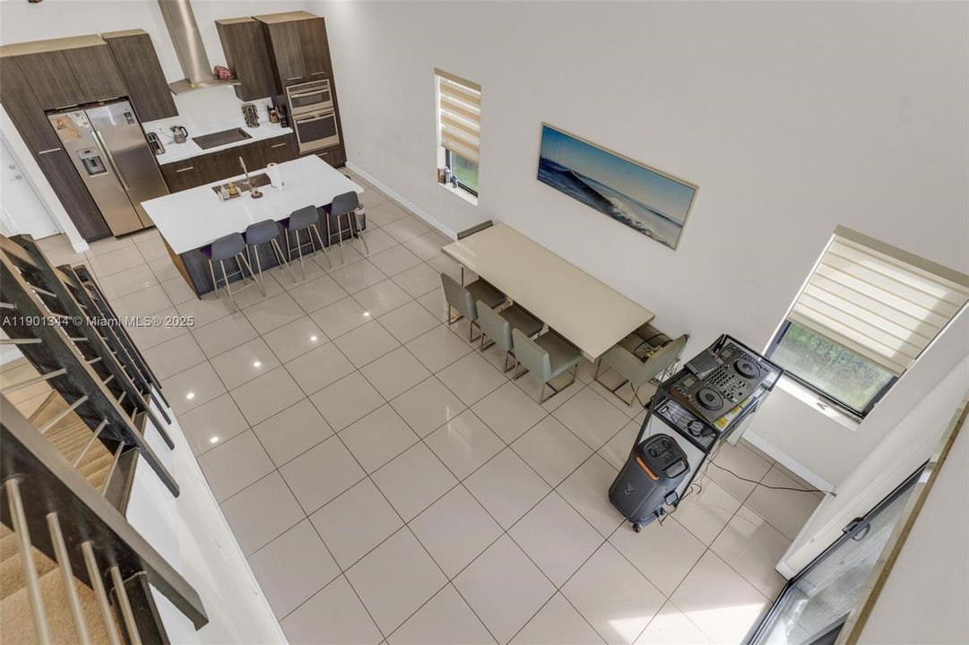 待售: $1,350,000 (5 贝兹, 3 浴室, 3050 平方英尺)