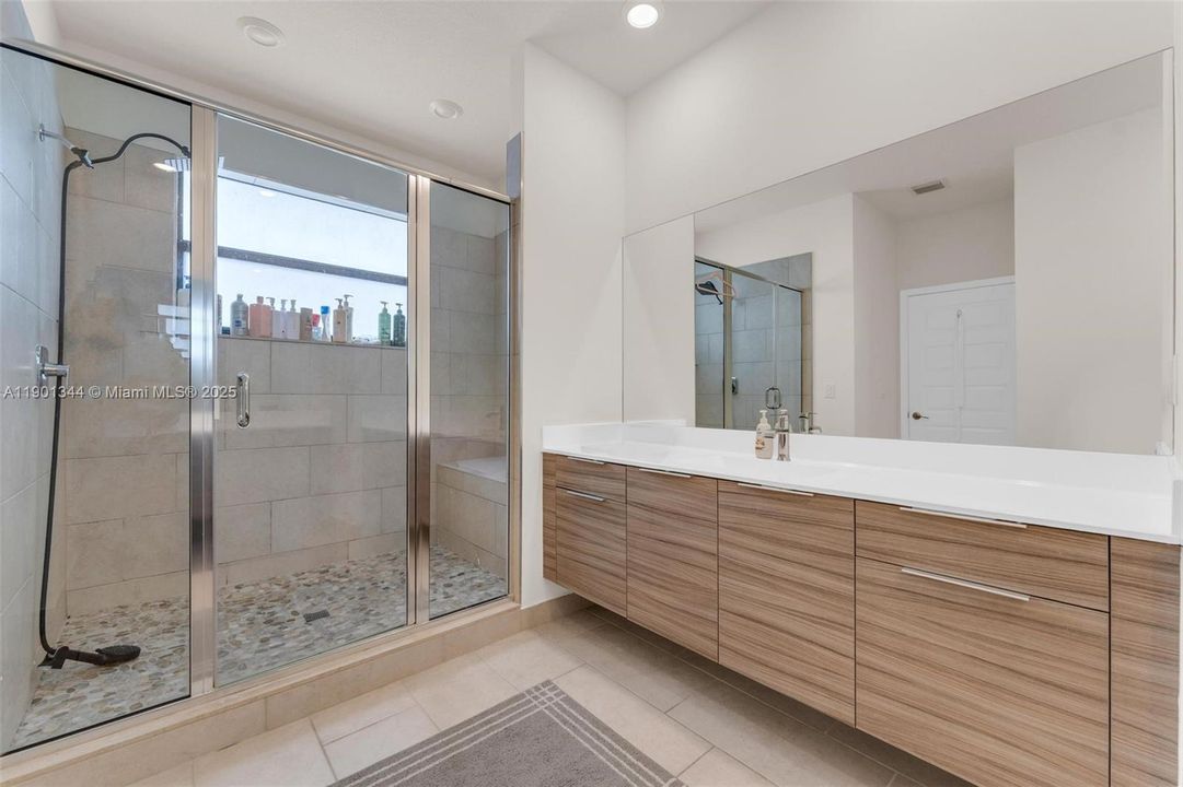 待售: $1,350,000 (5 贝兹, 3 浴室, 3050 平方英尺)