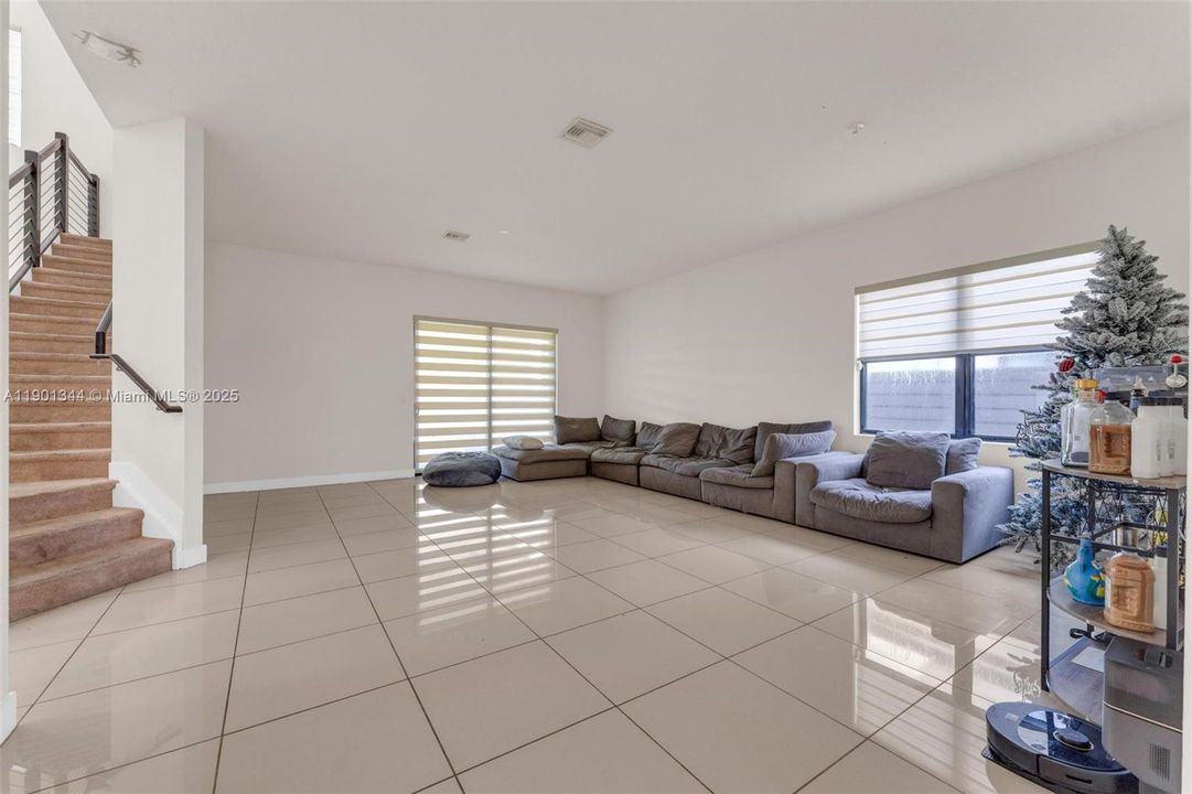 待售: $1,350,000 (5 贝兹, 3 浴室, 3050 平方英尺)