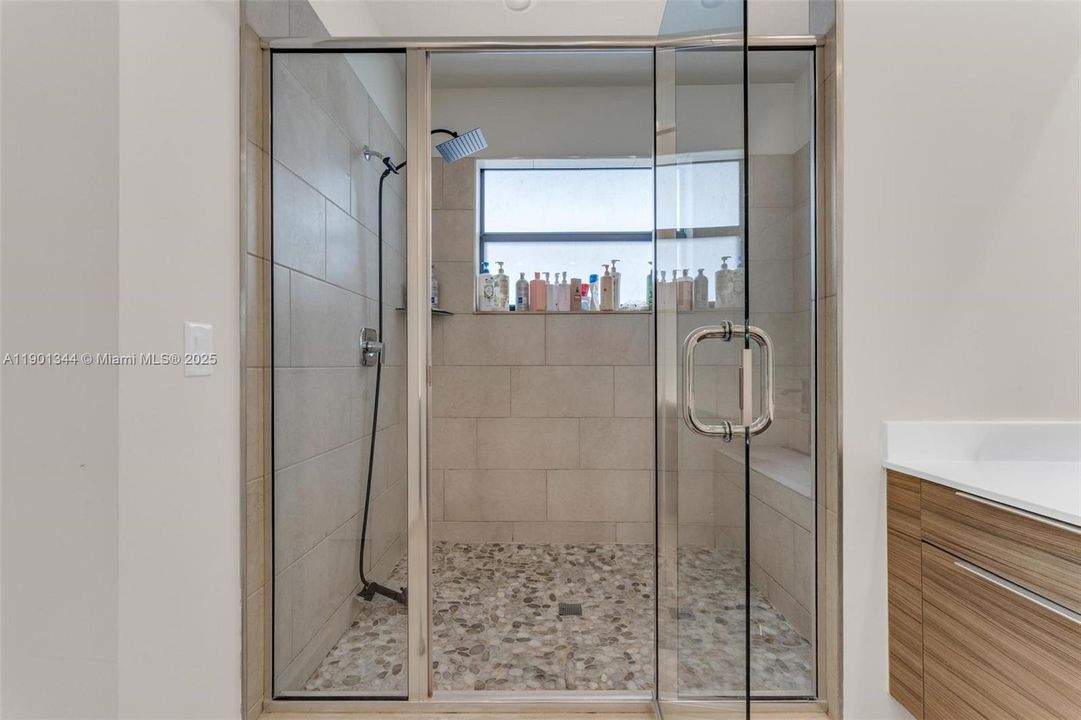 待售: $1,350,000 (5 贝兹, 3 浴室, 3050 平方英尺)