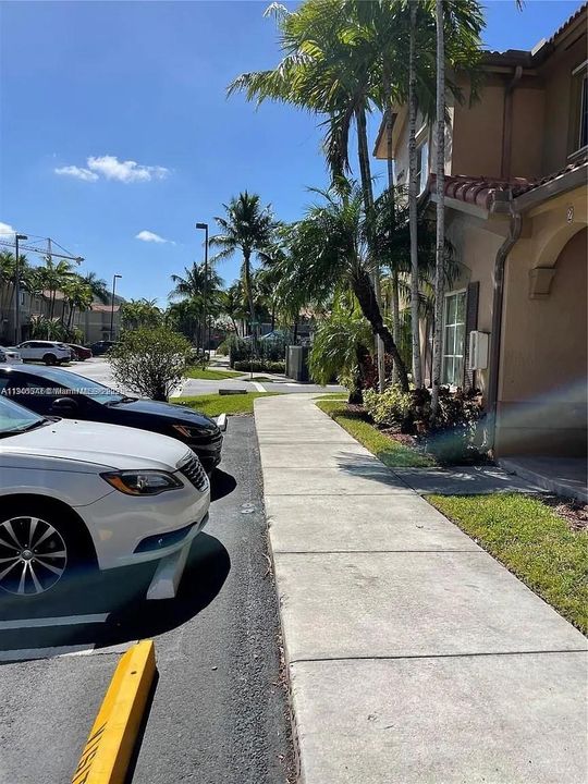 Active With Contract: $2,680 (2 beds, 2 baths, 1282 Square Feet)