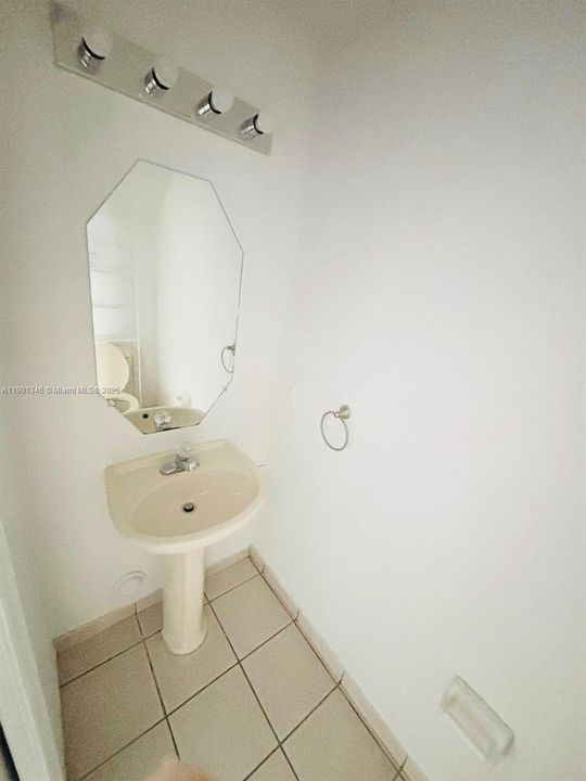 Active With Contract: $2,680 (2 beds, 2 baths, 1282 Square Feet)