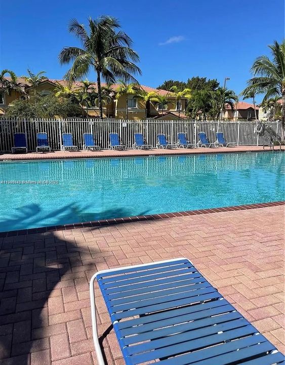 Active With Contract: $2,680 (2 beds, 2 baths, 1282 Square Feet)