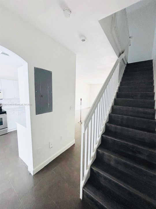 Active With Contract: $2,680 (2 beds, 2 baths, 1282 Square Feet)