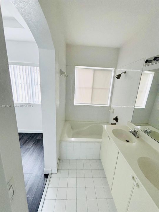 Active With Contract: $2,680 (2 beds, 2 baths, 1282 Square Feet)
