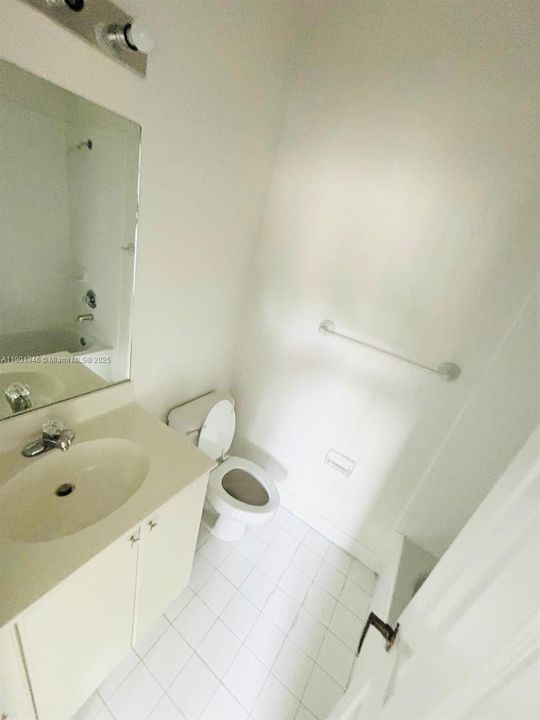 Active With Contract: $2,680 (2 beds, 2 baths, 1282 Square Feet)