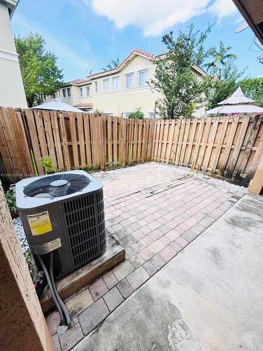 Active With Contract: $2,680 (2 beds, 2 baths, 1282 Square Feet)