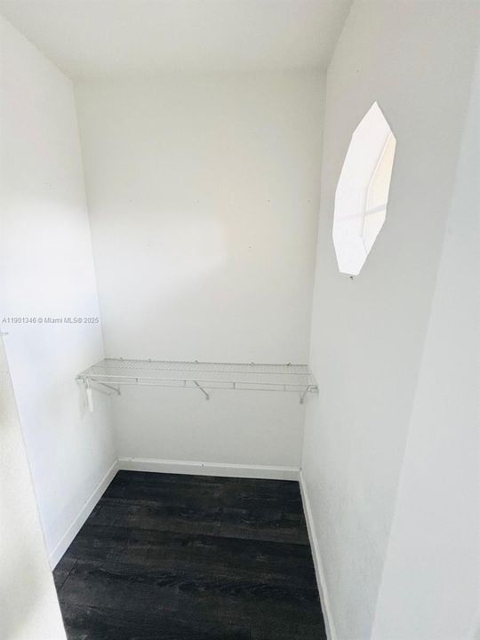 Active With Contract: $2,680 (2 beds, 2 baths, 1282 Square Feet)