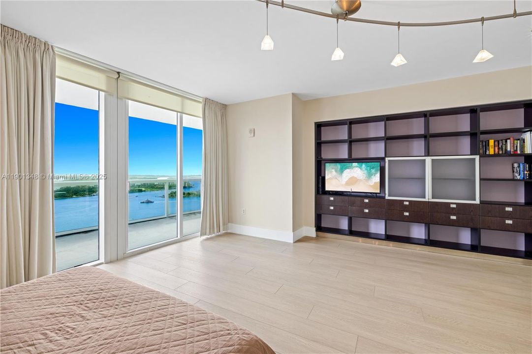 For Sale: $4,500,000 (2 beds, 3 baths, 2183 Square Feet)