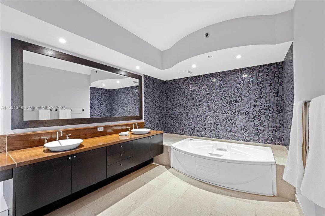 For Sale: $4,500,000 (2 beds, 3 baths, 2183 Square Feet)