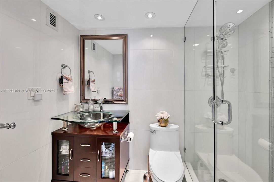 待售: $925,000 (2 贝兹, 2 浴室, 1251 平方英尺)