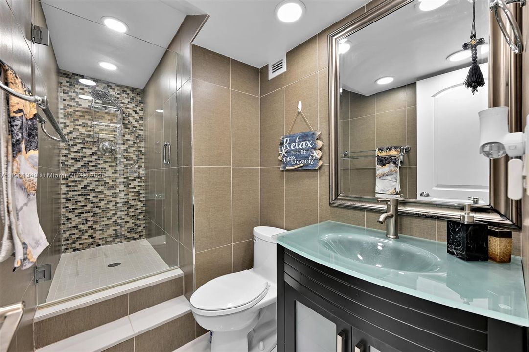 待售: $925,000 (2 贝兹, 2 浴室, 1251 平方英尺)