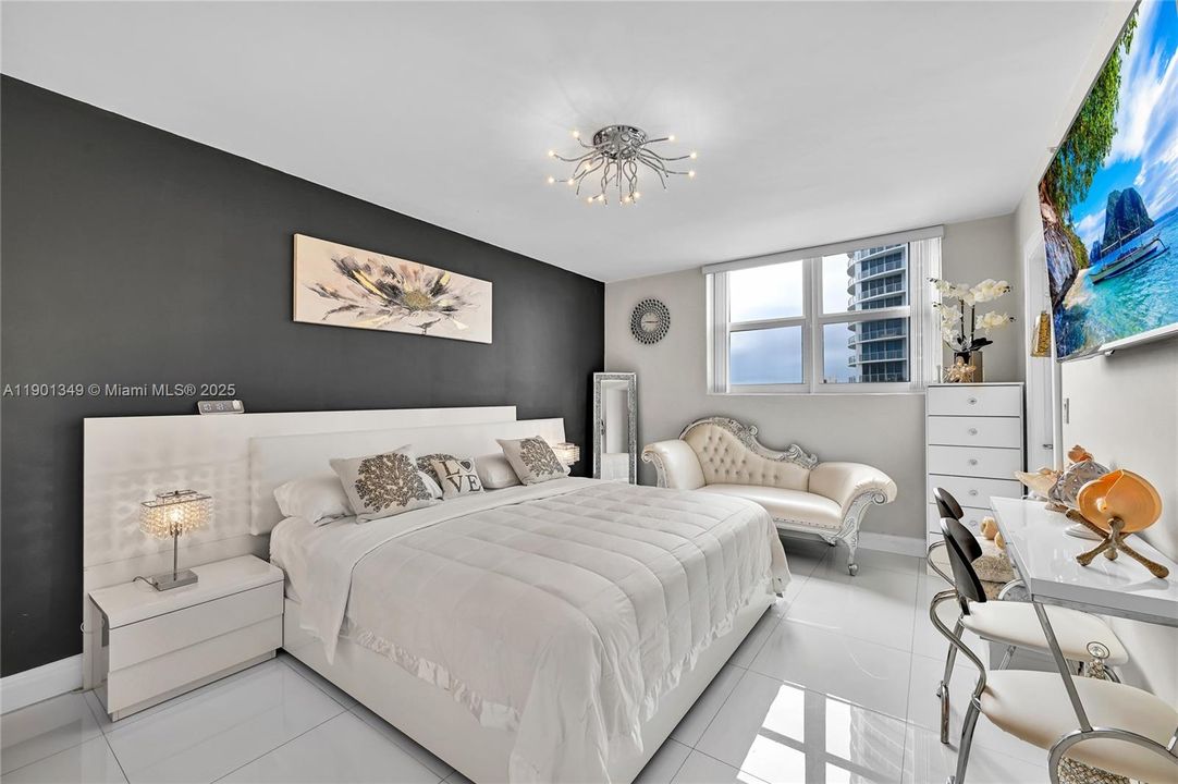 待售: $925,000 (2 贝兹, 2 浴室, 1251 平方英尺)