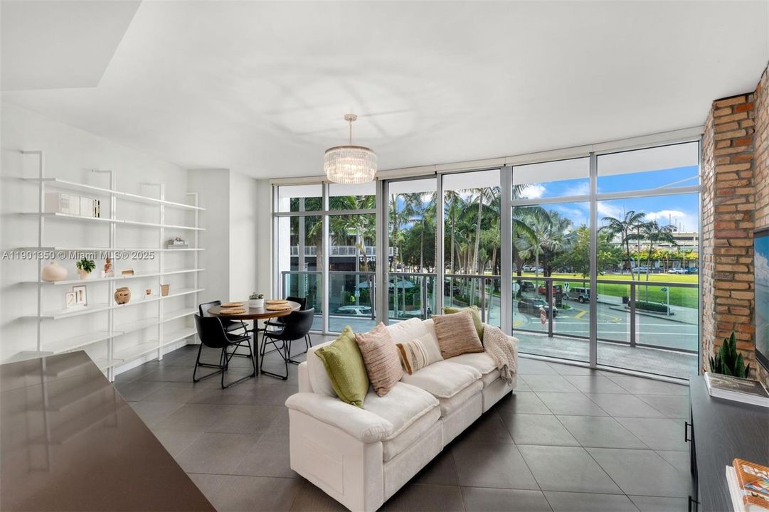 For Sale: $615,000 (2 beds, 2 baths, 1181 Square Feet)