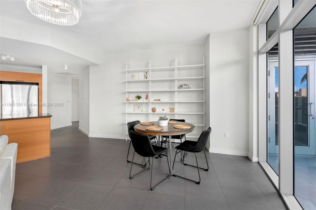 For Sale: $615,000 (2 beds, 2 baths, 1181 Square Feet)