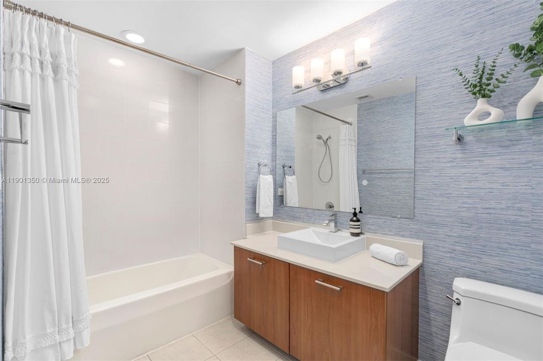 For Sale: $615,000 (2 beds, 2 baths, 1181 Square Feet)