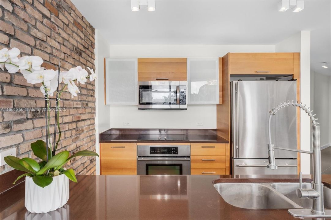 For Sale: $615,000 (2 beds, 2 baths, 1181 Square Feet)