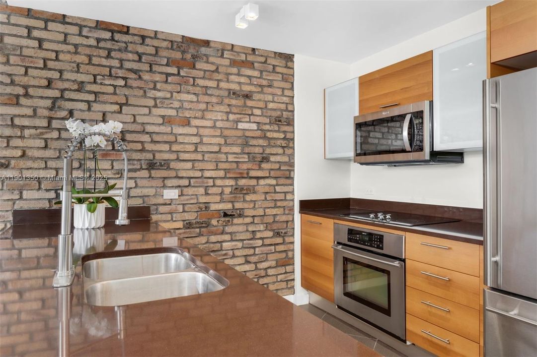 For Sale: $615,000 (2 beds, 2 baths, 1181 Square Feet)