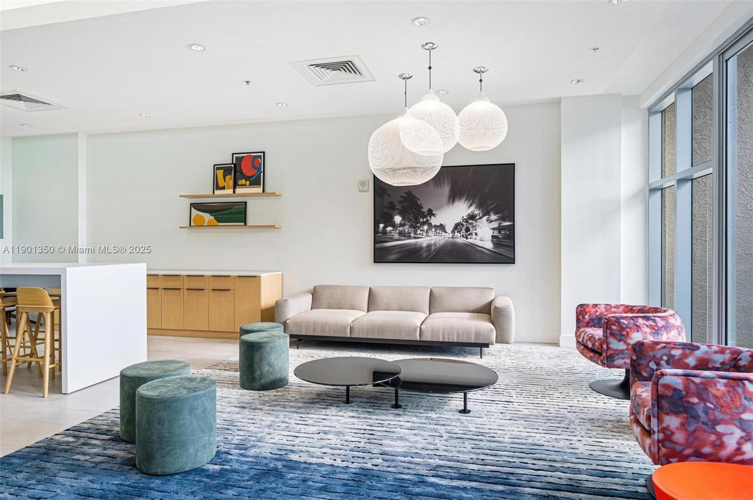 For Sale: $615,000 (2 beds, 2 baths, 1181 Square Feet)