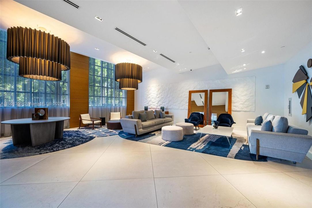 For Sale: $615,000 (2 beds, 2 baths, 1181 Square Feet)