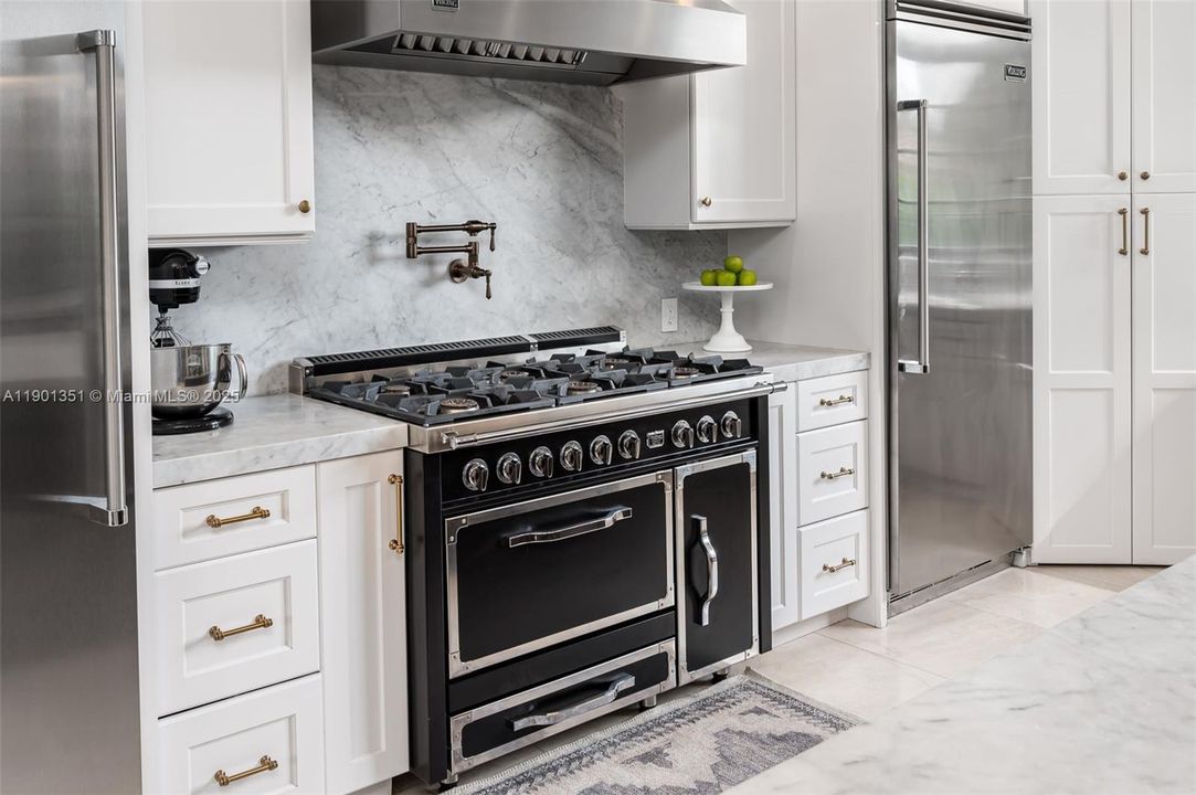 For Sale: $3,699,000 (6 beds, 5 baths, 4625 Square Feet)