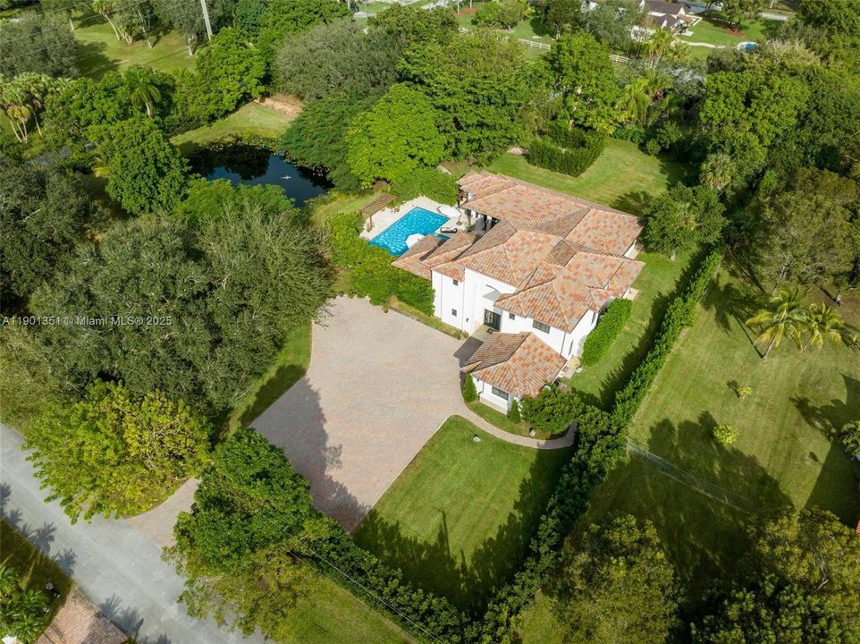 For Sale: $3,699,000 (6 beds, 5 baths, 4625 Square Feet)