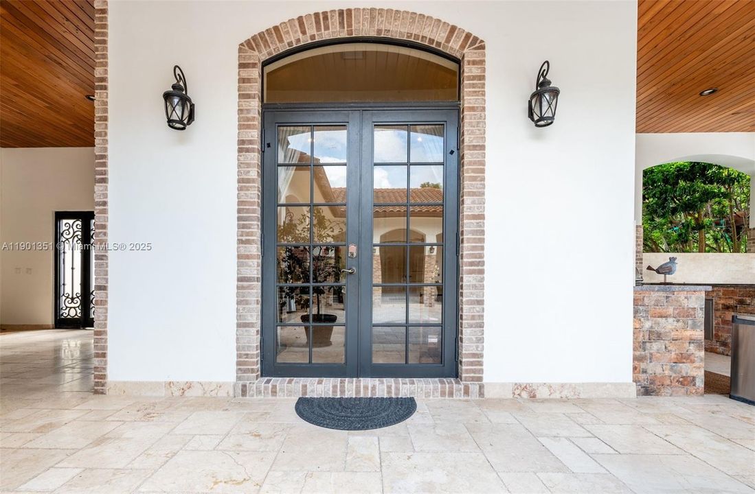 For Sale: $3,699,000 (6 beds, 5 baths, 4625 Square Feet)