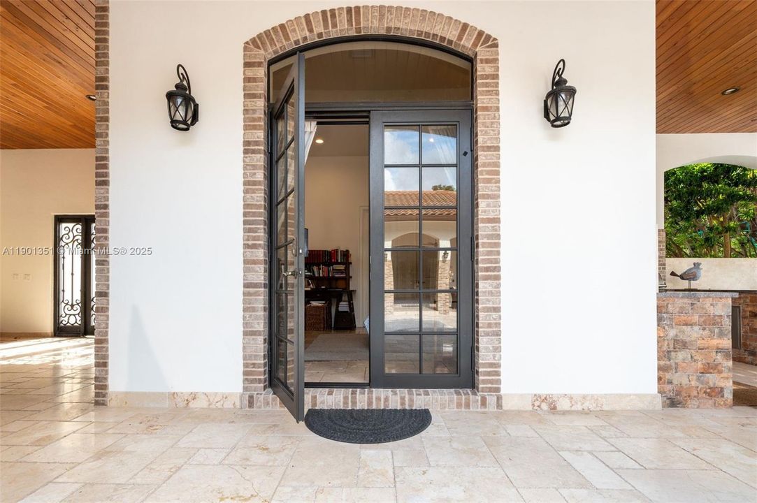 For Sale: $3,699,000 (6 beds, 5 baths, 4625 Square Feet)