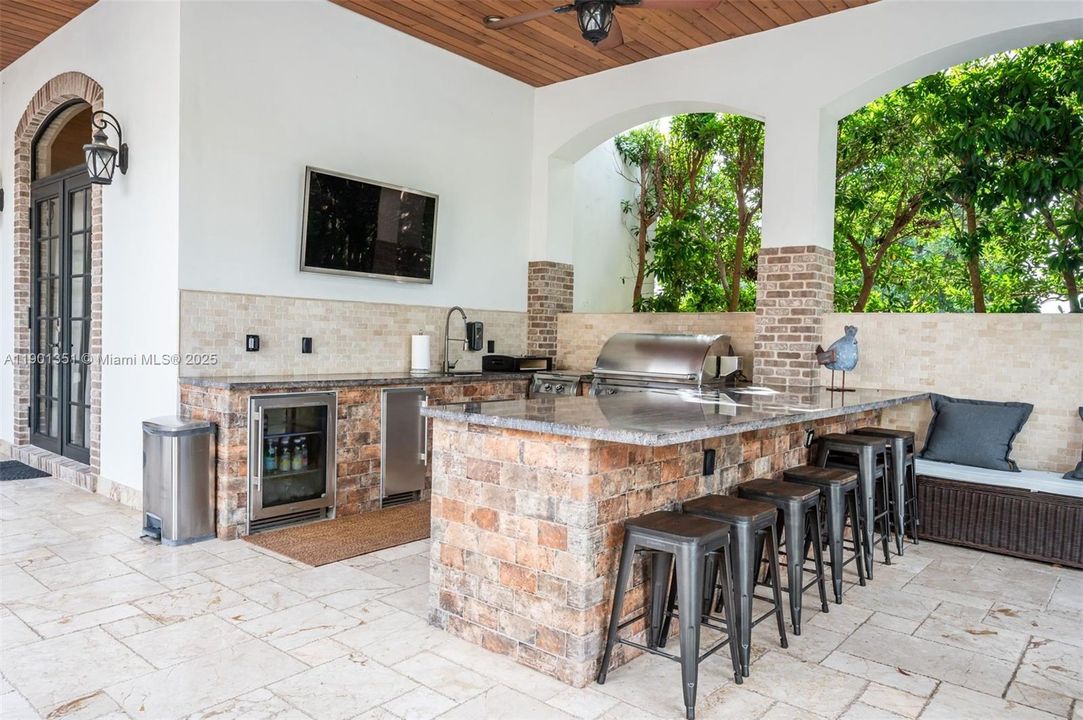 For Sale: $3,699,000 (6 beds, 5 baths, 4625 Square Feet)