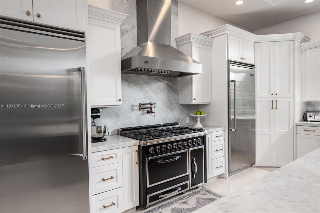 For Sale: $3,699,000 (6 beds, 5 baths, 4625 Square Feet)