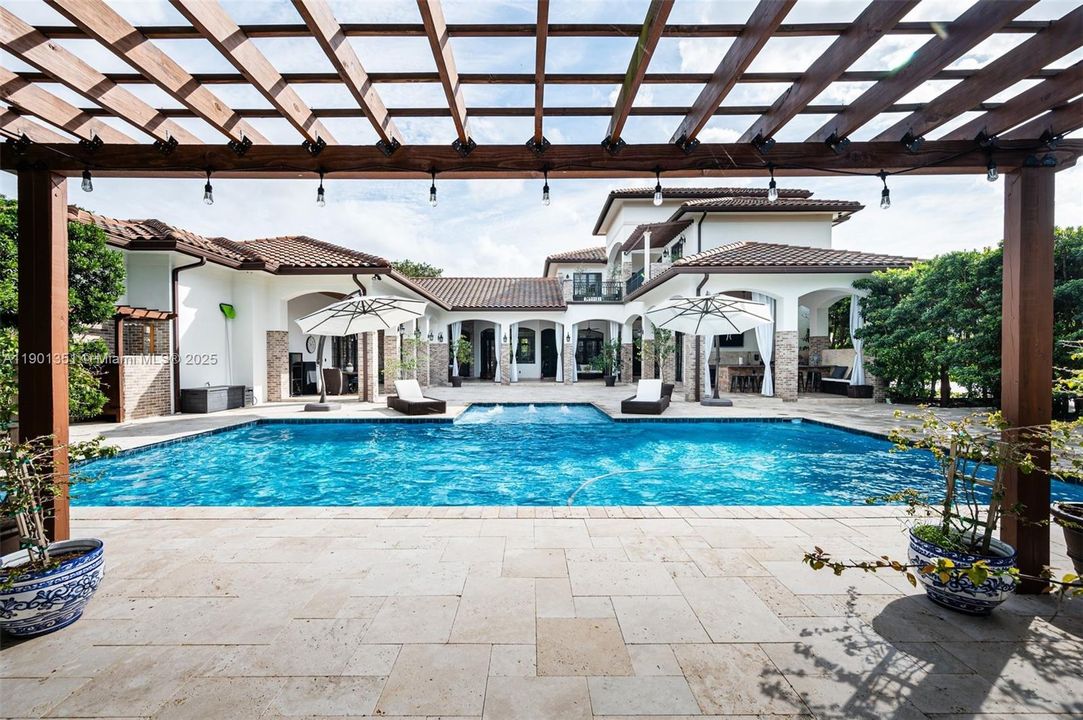 For Sale: $3,699,000 (6 beds, 5 baths, 4625 Square Feet)