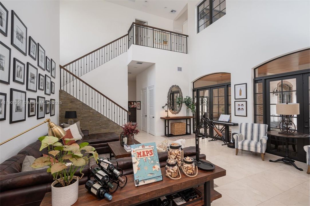 For Sale: $3,699,000 (6 beds, 5 baths, 4625 Square Feet)