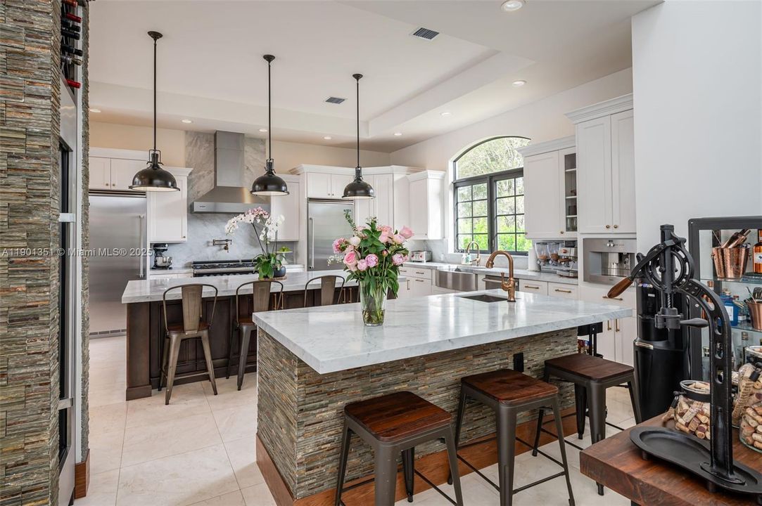 For Sale: $3,699,000 (6 beds, 5 baths, 4625 Square Feet)