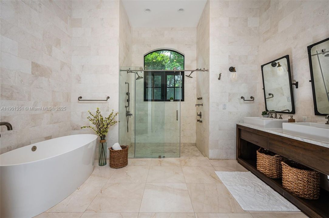 For Sale: $3,699,000 (6 beds, 5 baths, 4625 Square Feet)