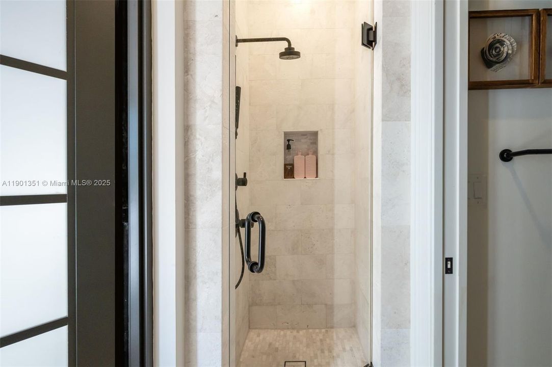 For Sale: $3,699,000 (6 beds, 5 baths, 4625 Square Feet)