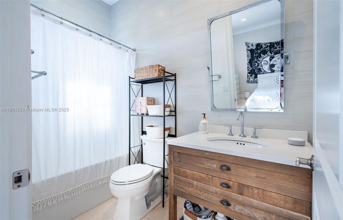 For Sale: $3,699,000 (6 beds, 5 baths, 4625 Square Feet)