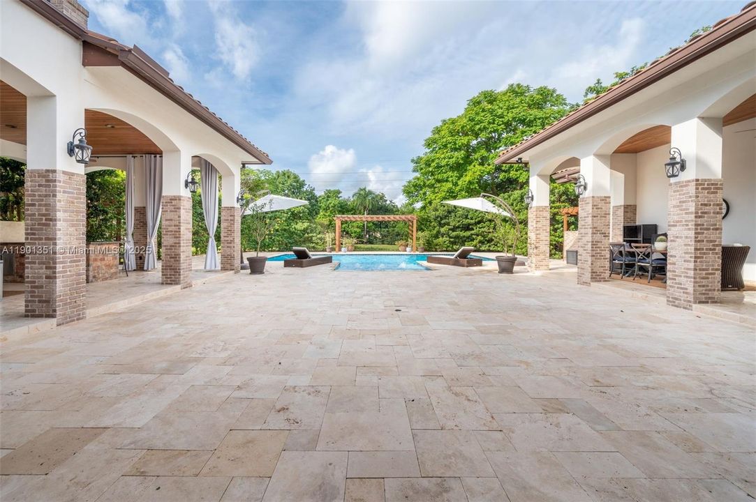 For Sale: $3,699,000 (6 beds, 5 baths, 4625 Square Feet)