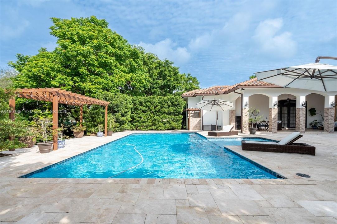 For Sale: $3,699,000 (6 beds, 5 baths, 4625 Square Feet)