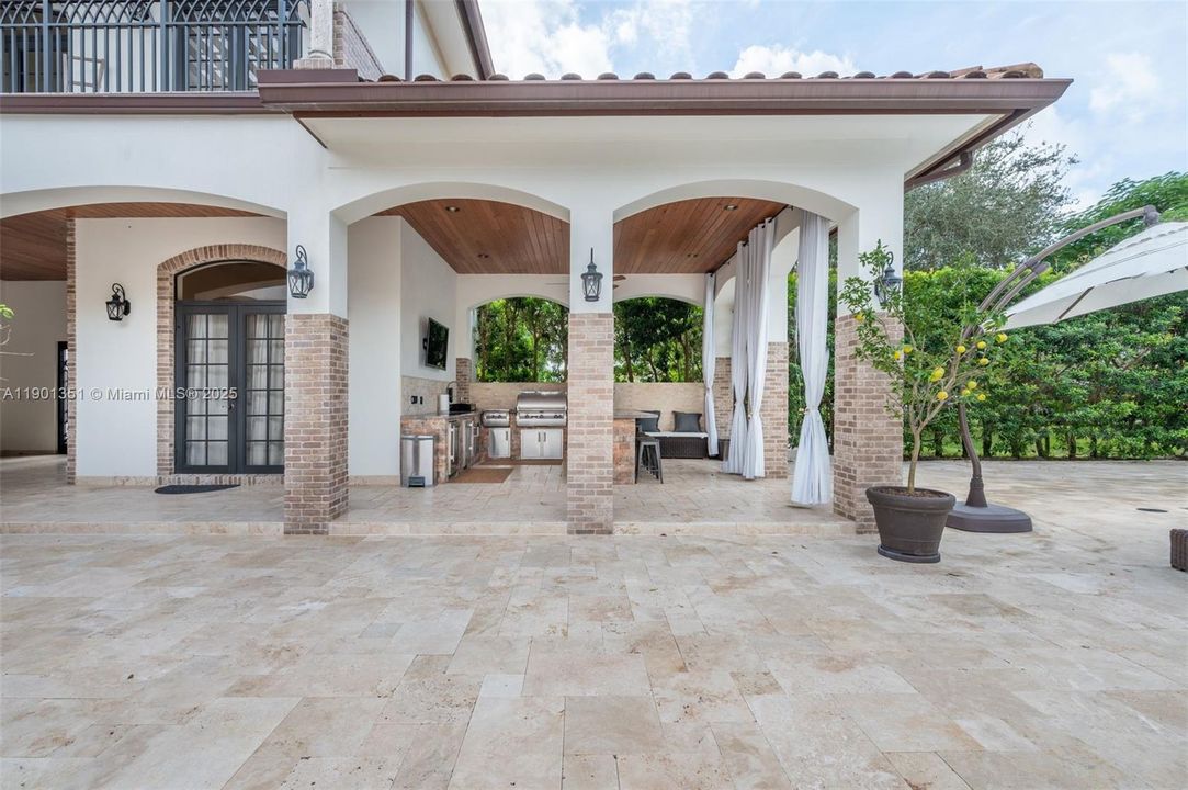 For Sale: $3,699,000 (6 beds, 5 baths, 4625 Square Feet)