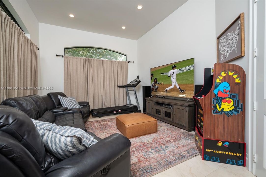 For Sale: $3,699,000 (6 beds, 5 baths, 4625 Square Feet)