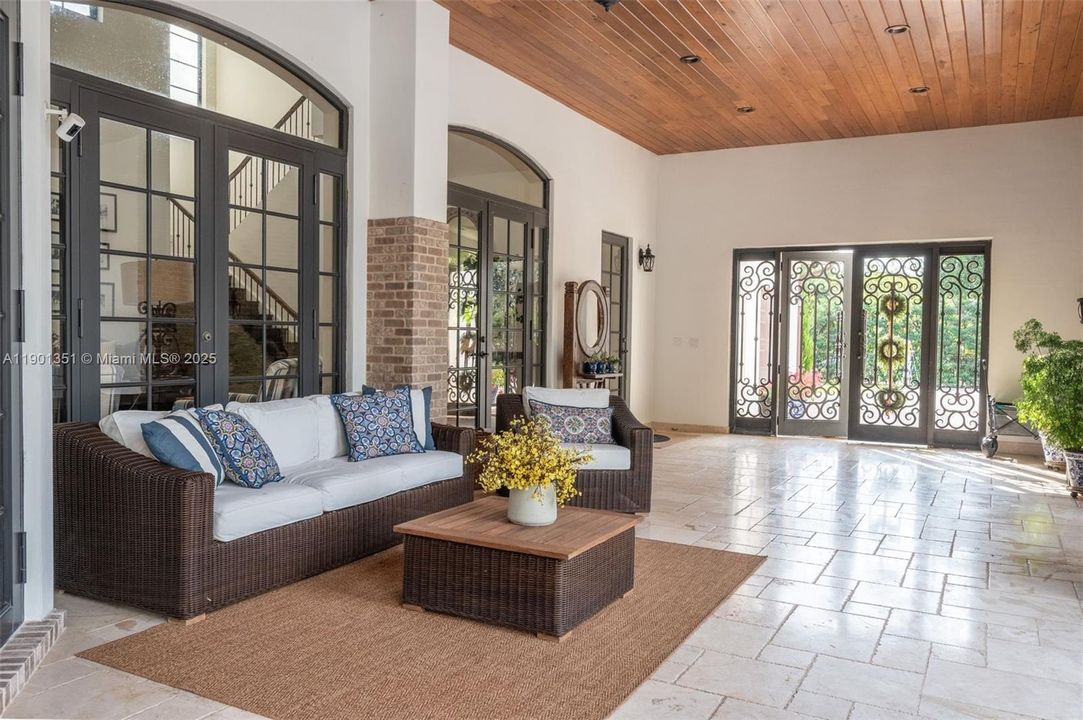 For Sale: $3,699,000 (6 beds, 5 baths, 4625 Square Feet)