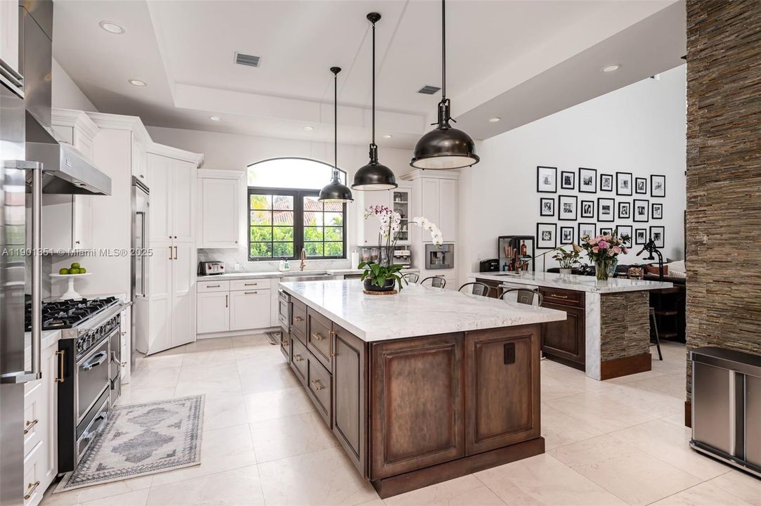 For Sale: $3,699,000 (6 beds, 5 baths, 4625 Square Feet)